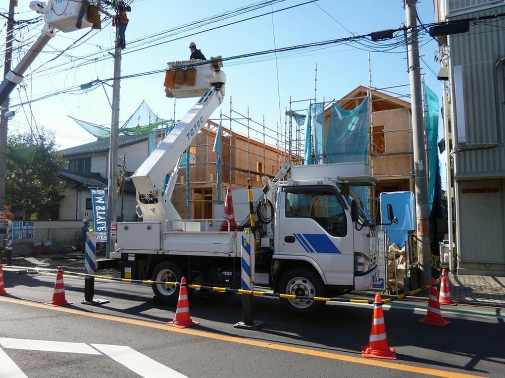 Local photos, including front road. Local (11 May 2013) Shooting
