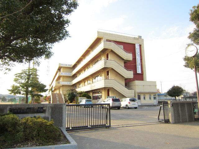 Junior high school. 1760m to Waseda Junior High School