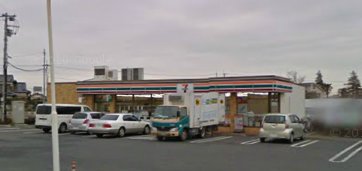 Convenience store. 450m to Seven-Eleven (convenience store)
