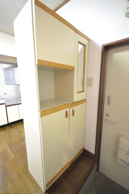 Entrance. Yes shoe box