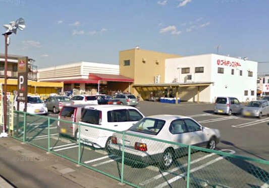 Supermarket. 1200m to Golden store (Super)