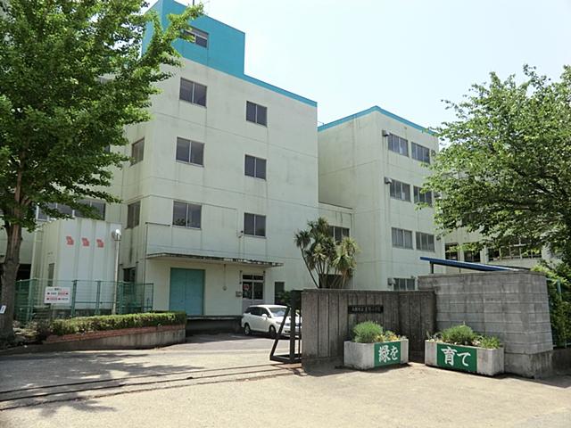 Primary school. Misato Municipal Takano to elementary school 900m