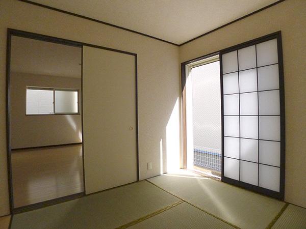 Non-living room. 1 Building