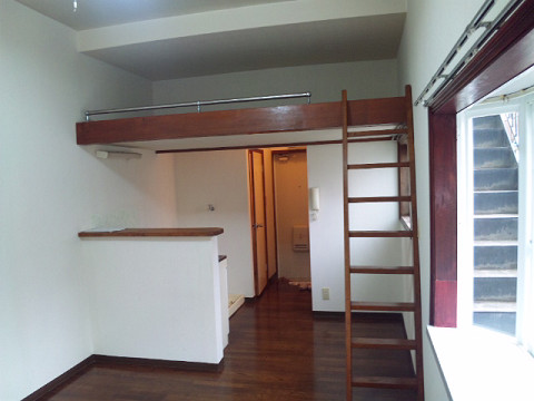 Living and room. In the corner room