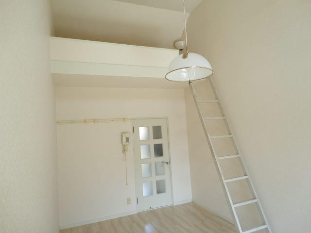 Other room space. Bright indoor white has been the keynote