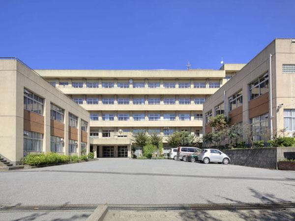 Junior high school. Misato to municipal Maekawa Junior High School 1100m