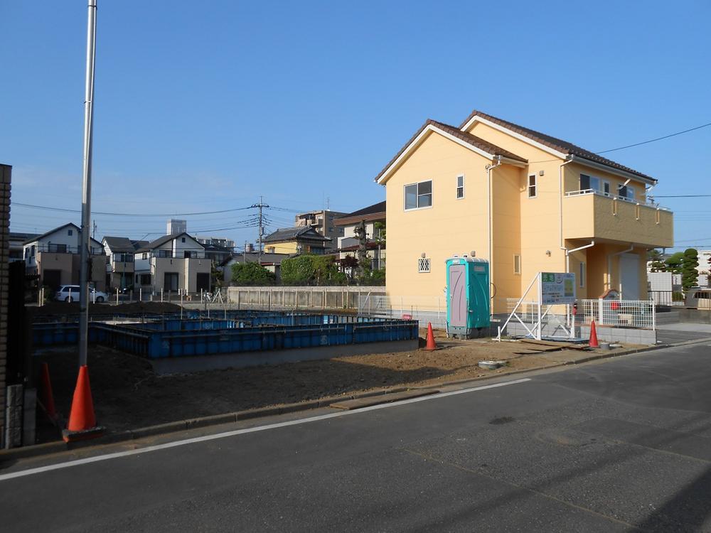 Local photos, including front road. Local (June 2013 shooting) Since the front two-compartment is already under construction, Possible planning while taking into account the actual environment. 