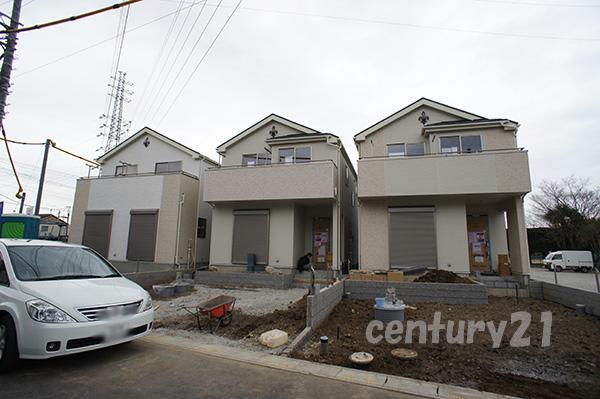 Local photos, including front road. Local (12 May 2013) Shooting 