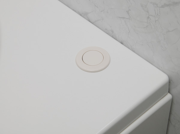 Bathing-wash room.  [One push drainage plug] You can drain the hot water in the bathroom simply by pressing lightly.