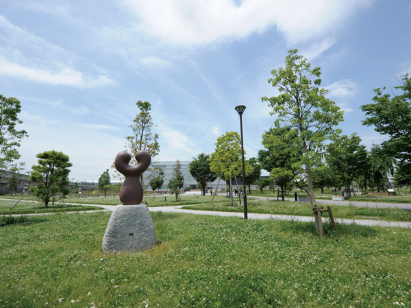 Surrounding environment. To dance park (a 1-minute walk / About 50m)