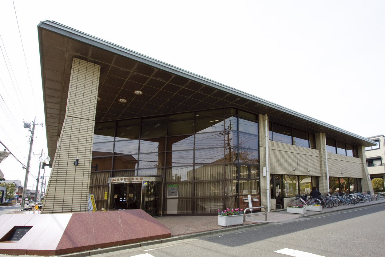 library. Of course, borrow the 1280m this until the Municipal Waseda Library, Also it looks good to use, such as when you want to learn to concentrate in a quiet place. 