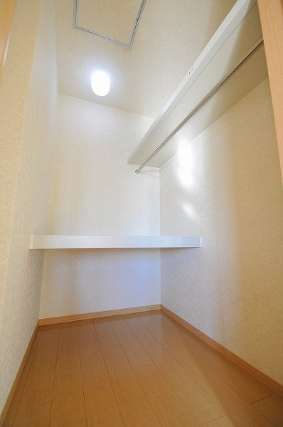 Receipt. Walk-in closet