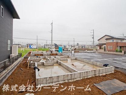 Local photos, including front road. Local (July 2013) Shooting