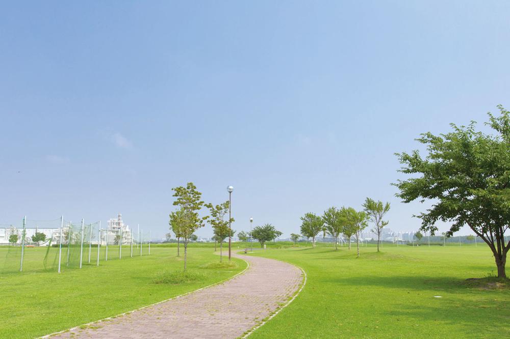 park. Misato to Sky Park 670m