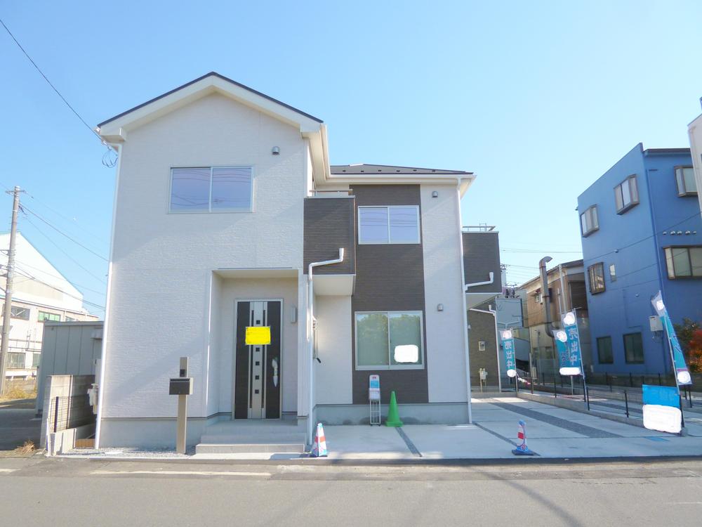 Local photos, including front road. Local (12 May 2013) Shooting