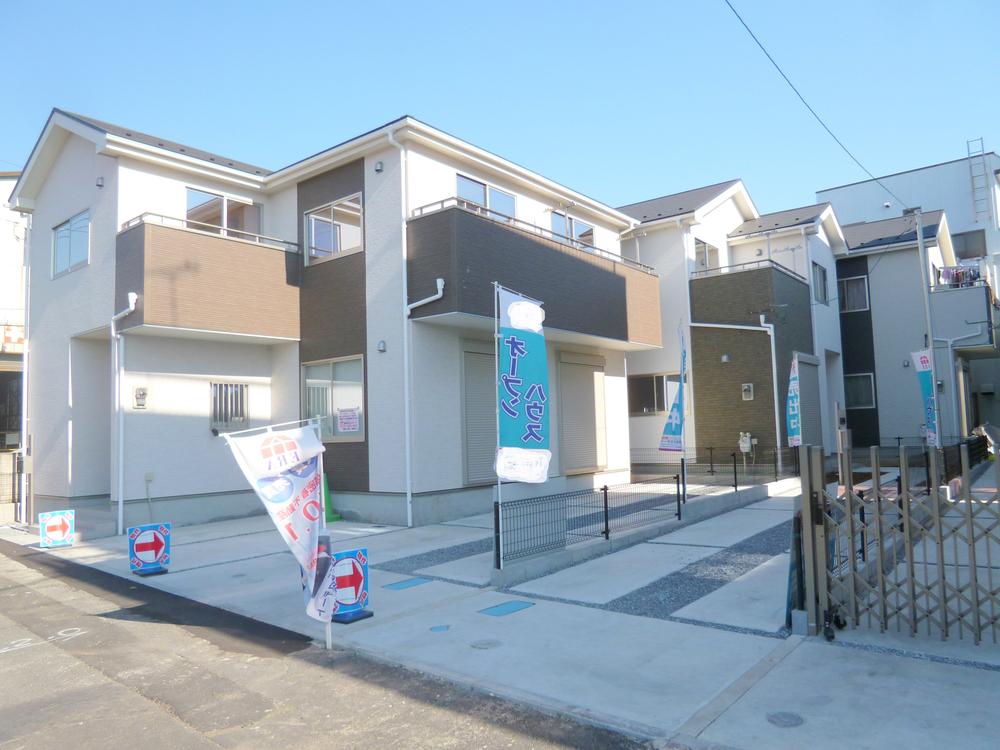 Local appearance photo. Local (12 May 2013) Shooting