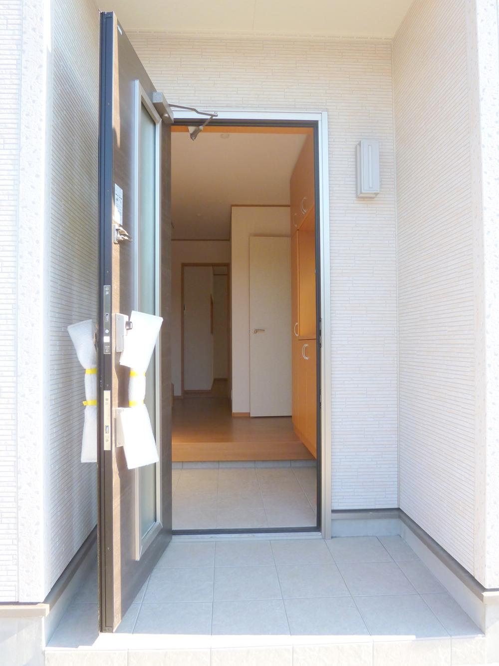 Entrance. Local (12 May 2013) Shooting