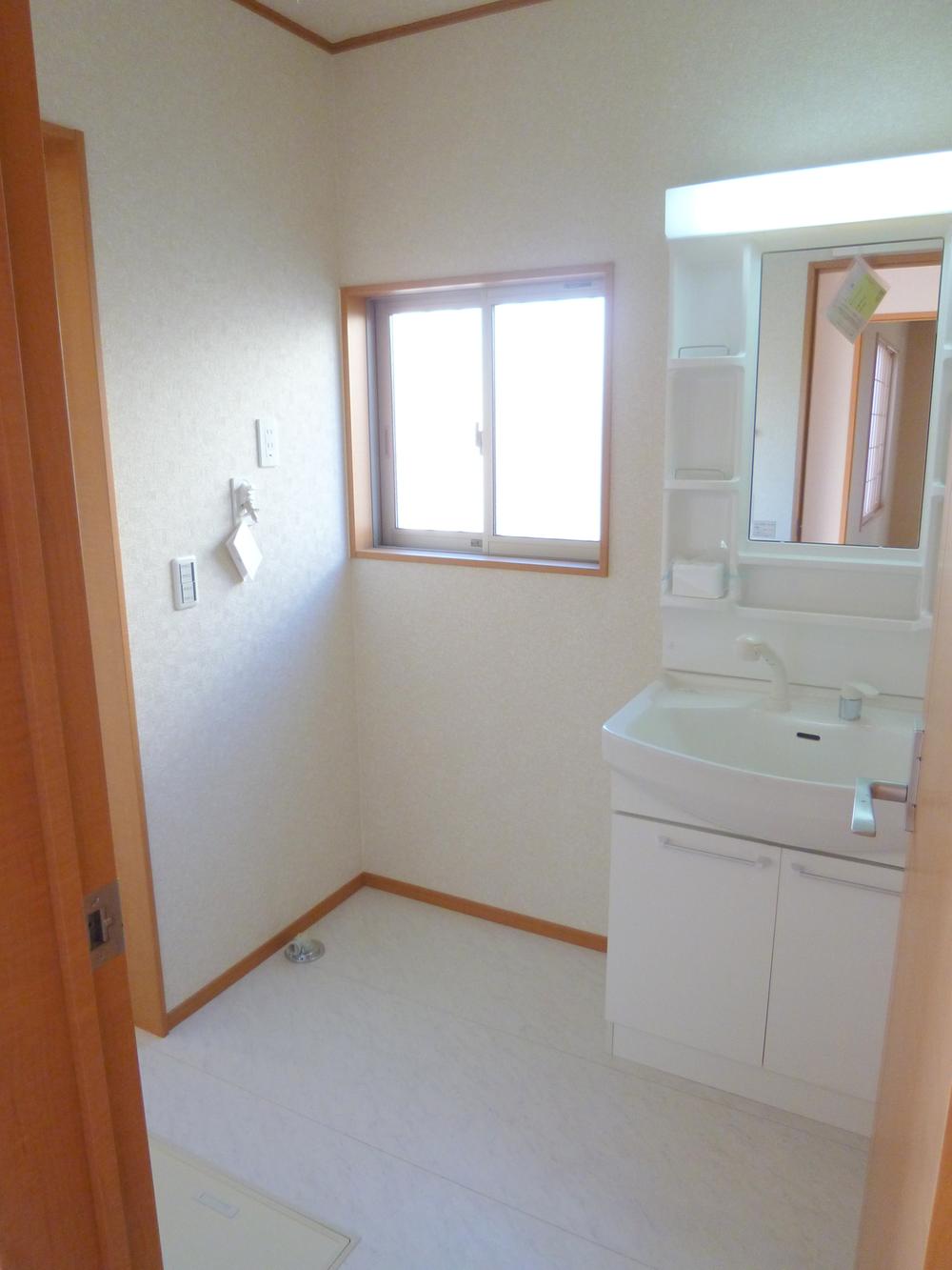 Wash basin, toilet. Indoor (12 May 2013) Shooting