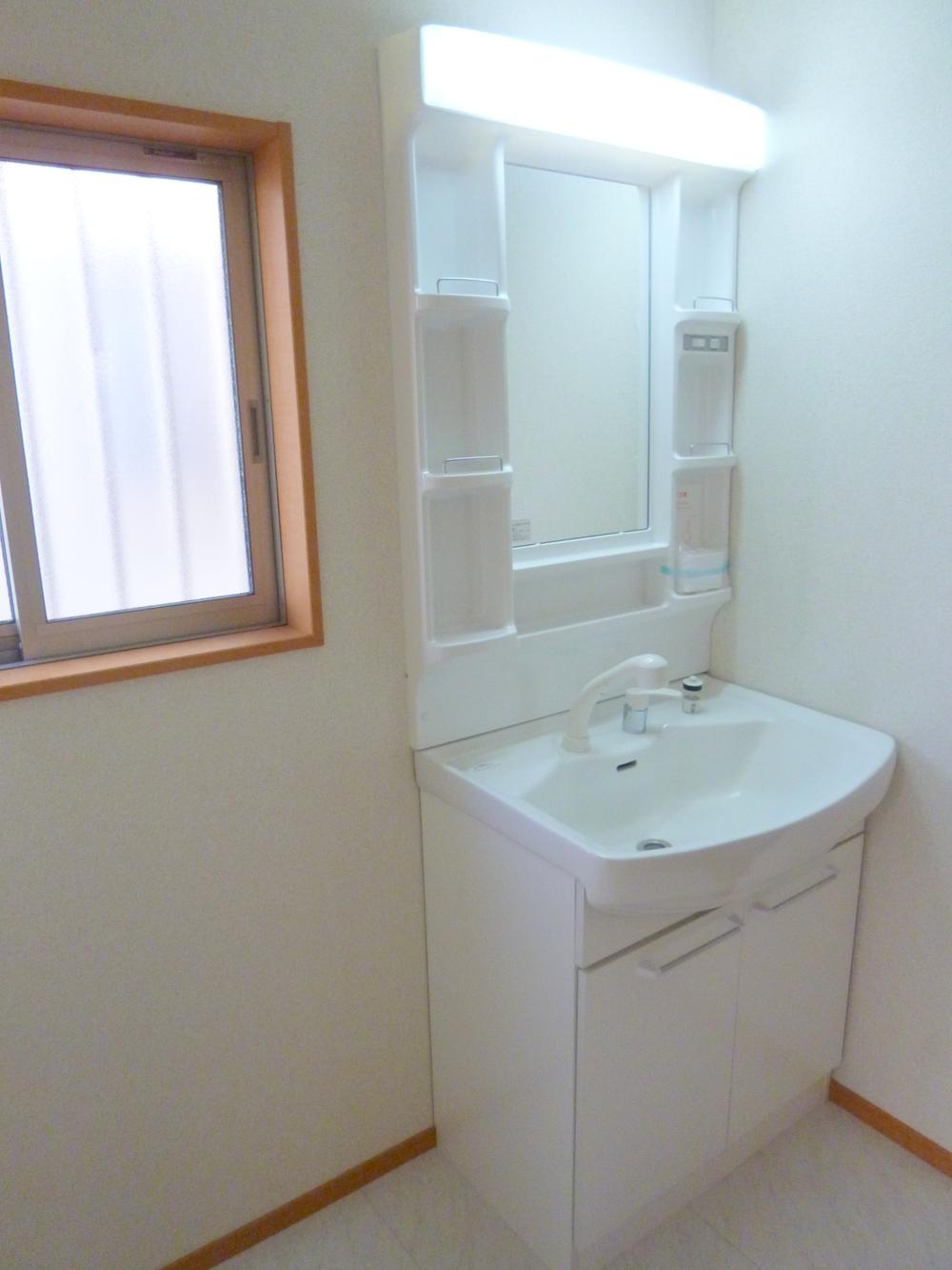 Wash basin, toilet. Indoor (12 May 2013) Shooting