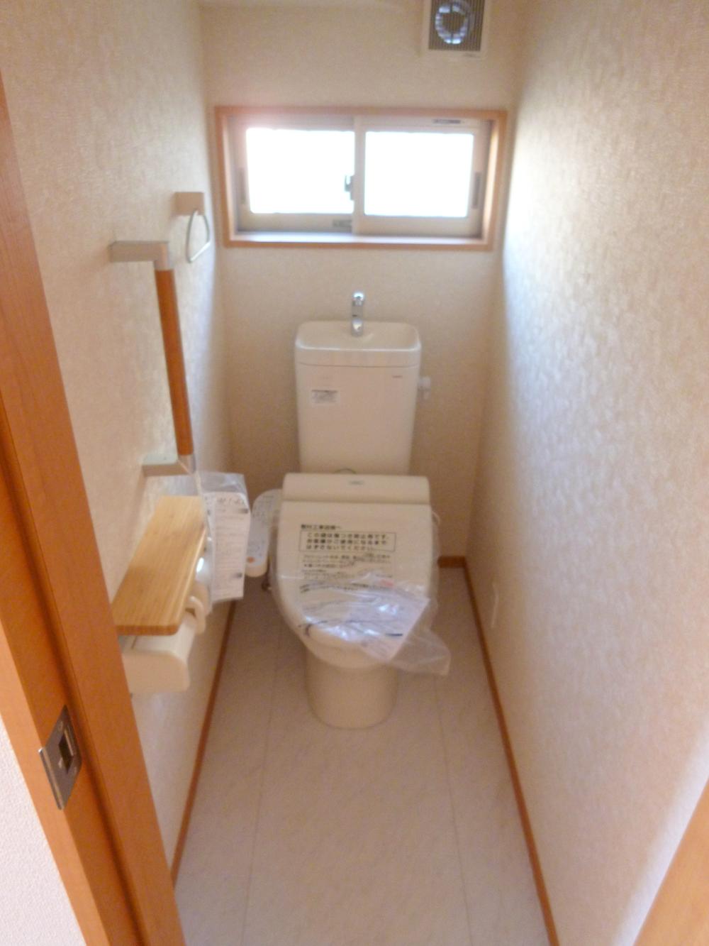 Toilet. Indoor (12 May 2013) Shooting