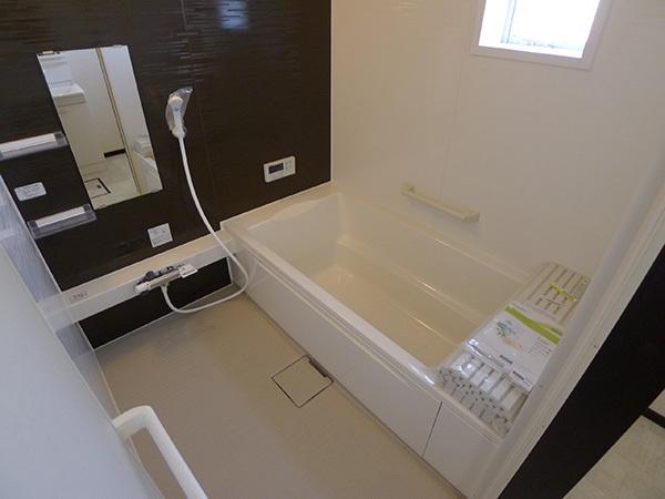 Bathroom. 1 Building