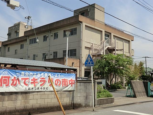 Junior high school. Misato City Minami until junior high school 1300m