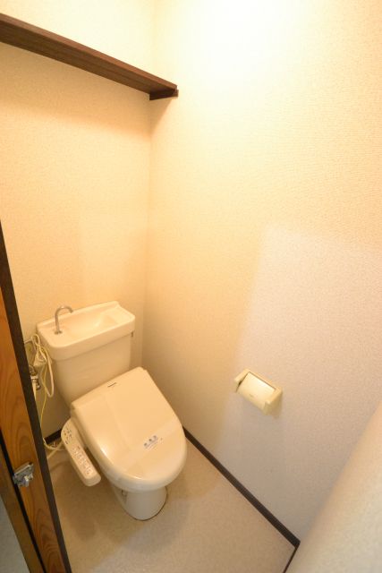 Toilet. Washlet (leaving)