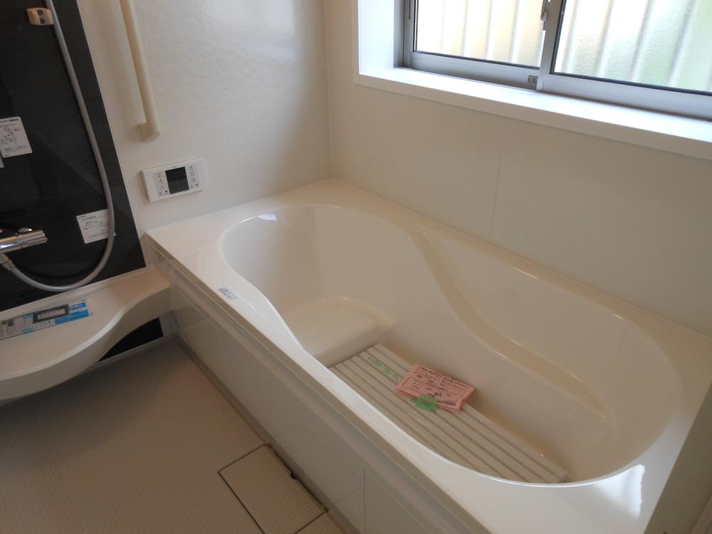 Same specifications photo (bathroom). Handrail there