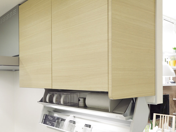 Kitchen.  [Eye-level storage] If you open a quick pocket under Tsuto storage, Before small items such as spices and paper towel is eye. Neat is usually, You can use the whip when using. (H type)