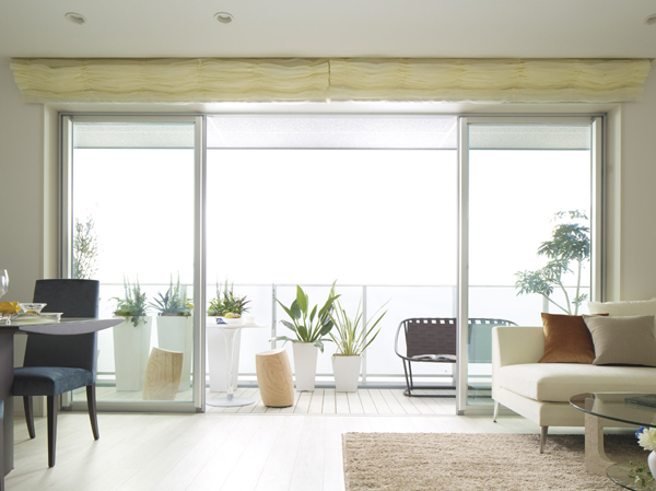 Interior.  [Quadruple high sash] By reverse beam, About 2200mm of high sash and depth (core people) have realized the balcony of about 2000mm. (A type)