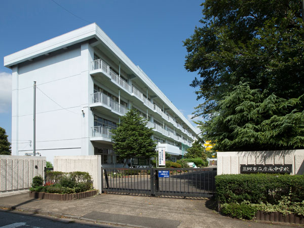 Surrounding environment. Municipal Hikonari junior high school (about 320m ・ 4-minute walk)