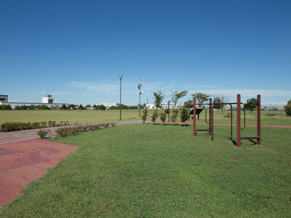 Surrounding environment. Misato Sky Park (about 3.0km ・ About 15 minutes by bicycle)