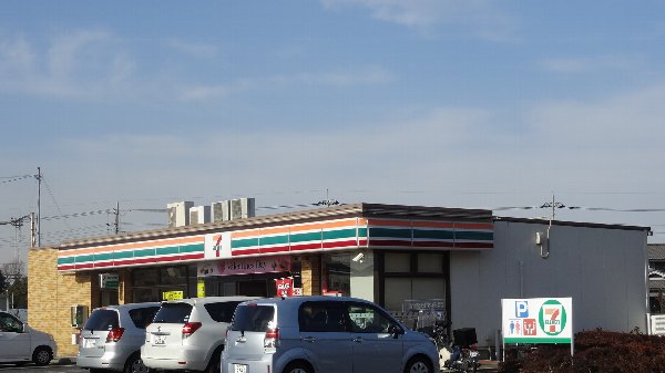 Convenience store. 150m to Seven-Eleven (convenience store)