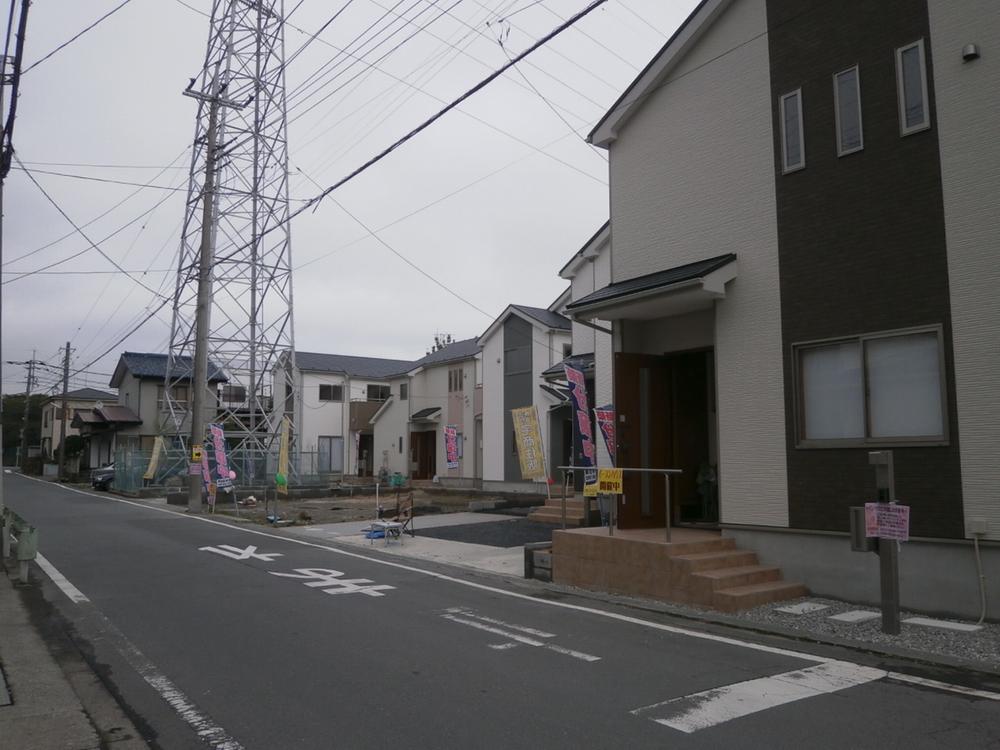 Local photos, including front road. Local (10 May 2013) Shooting