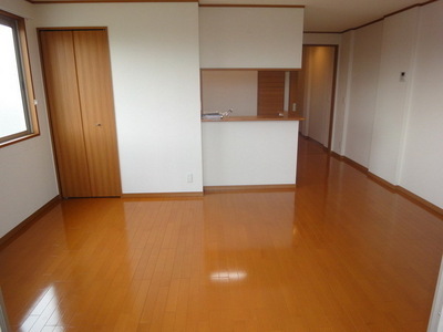 Living and room. Day good Counter Kitchen