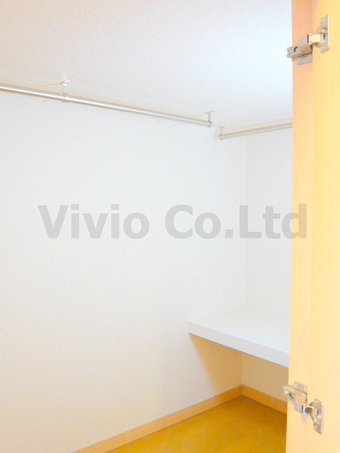 Receipt. Storage space under the bed. You can use widely