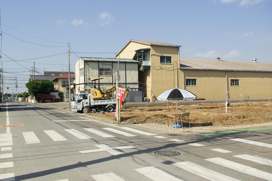 Local photos, including front road. Local (10 May 2013) Shooting