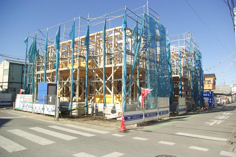 Local photos, including front road. Local (20 May 2013) Shooting