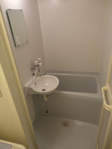 Bath. bus / Restroom