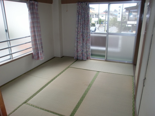 Living and room. Japanese-style room 6 quires