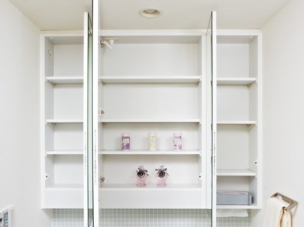 Bathing-wash room.  [Kagamiura storage with triple mirror] Storage also grooming check also leave it mirrors back with storage triple mirror.