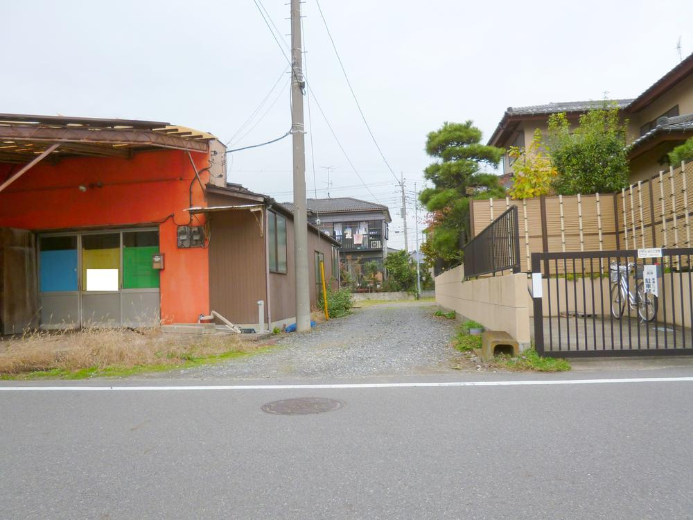 Local photos, including front road. Local (11 May 2013) Shooting