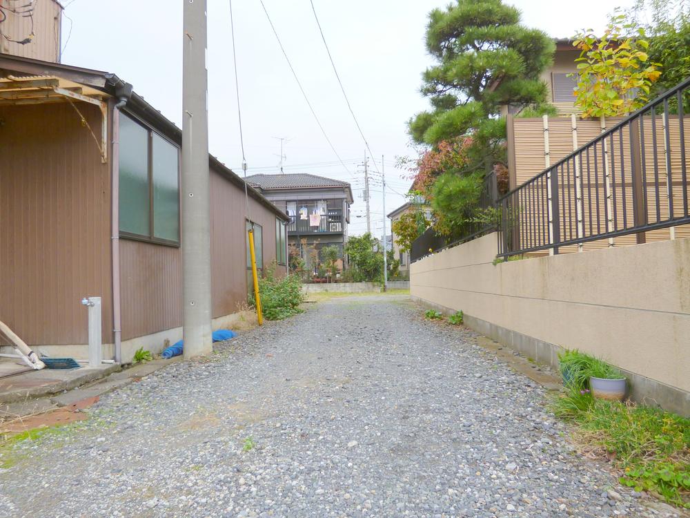 Local photos, including front road. Local (11 May 2013) Shooting