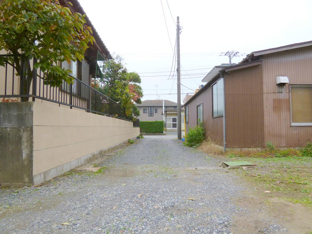 Local photos, including front road. Local (11 May 2013) Shooting