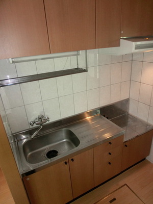 Kitchen. 2-neck is a gas stove can be installed