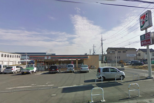 Convenience store. 850m to Seven-Eleven (convenience store)
