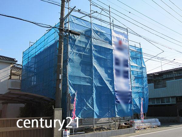 Local appearance photo. Bright house wrapped in plenty of sunlight