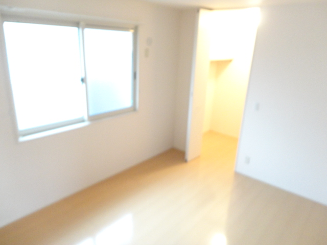 Living and room. Shower Dresser