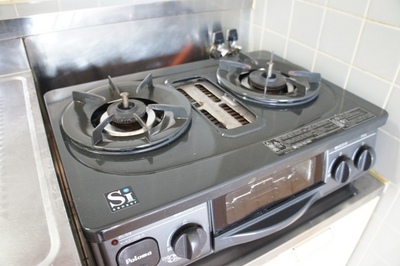 Kitchen. It is with a gas stove!