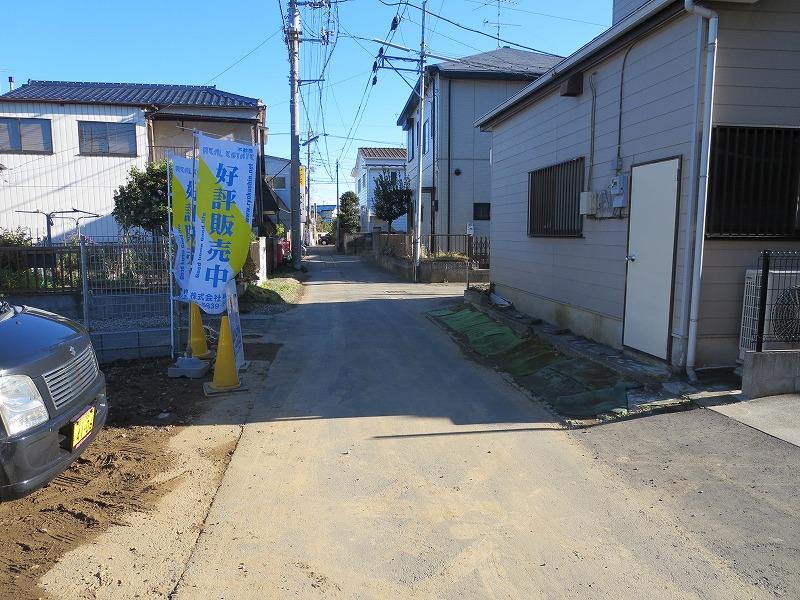 Local photos, including front road. Local (12 May 2013) Shooting